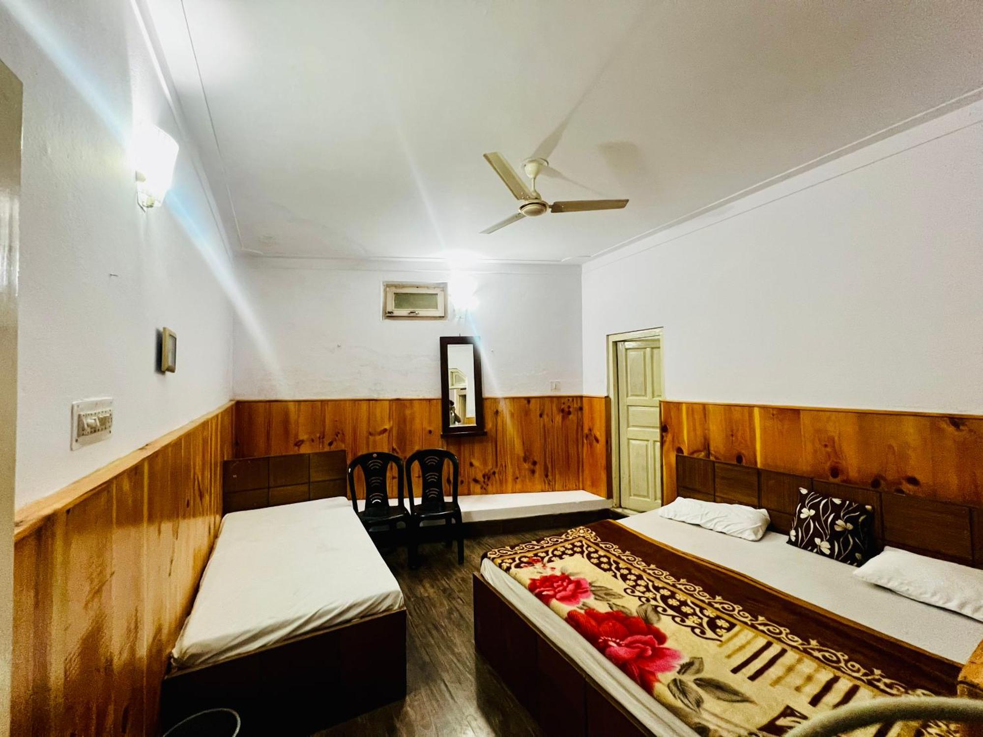 Inder Palace Barkot 外观 照片