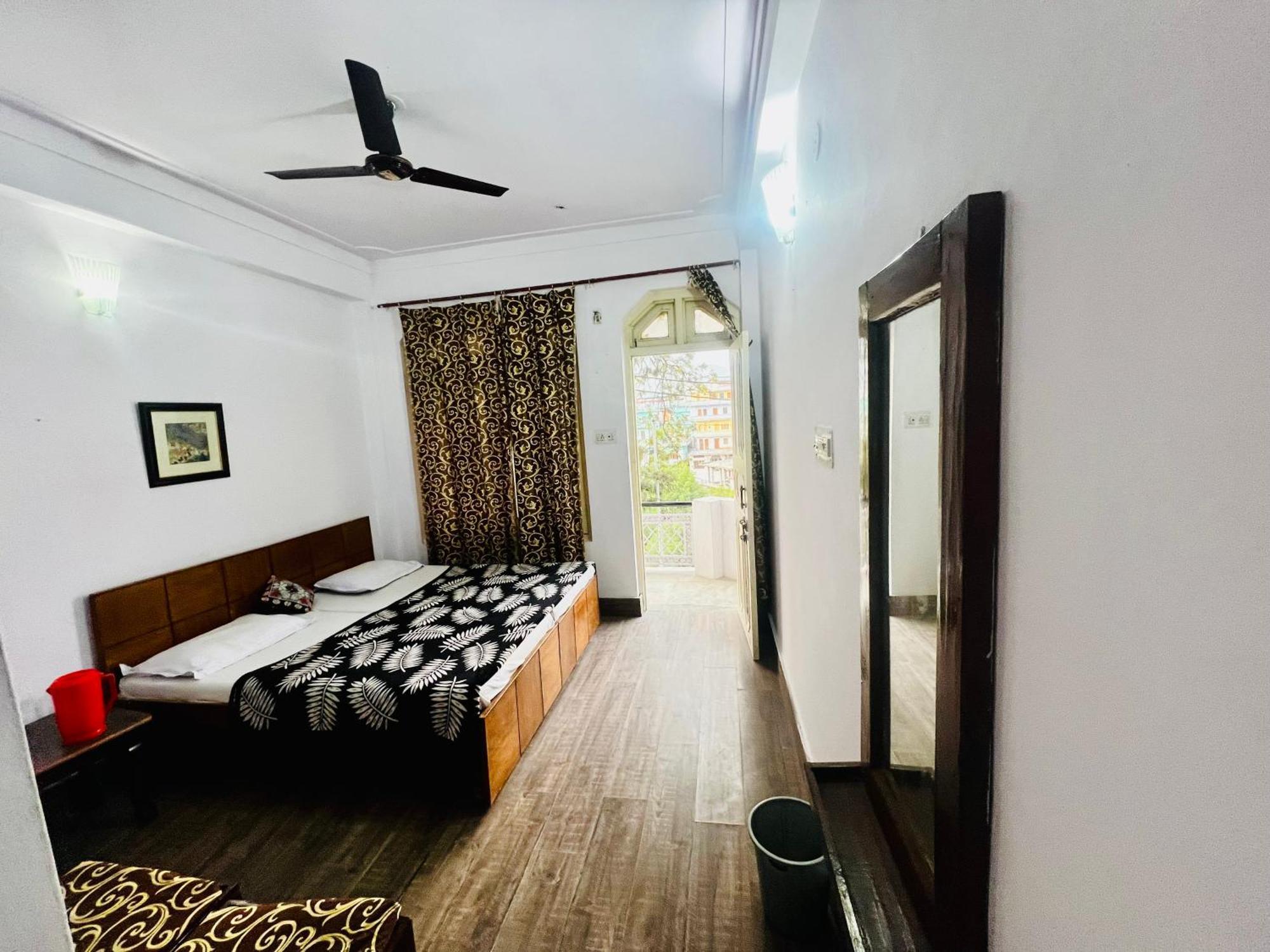 Inder Palace Barkot 外观 照片